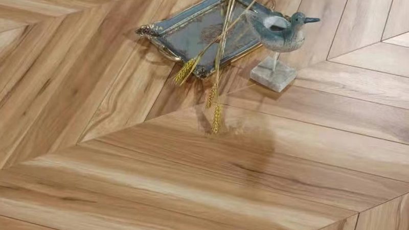 宽幅实木地板与细条地板：尺寸差异背后的设计考量